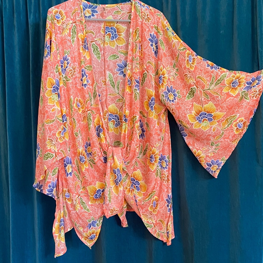 EUC Forever 21 Floral Kimono Sleeve Top Size Medium